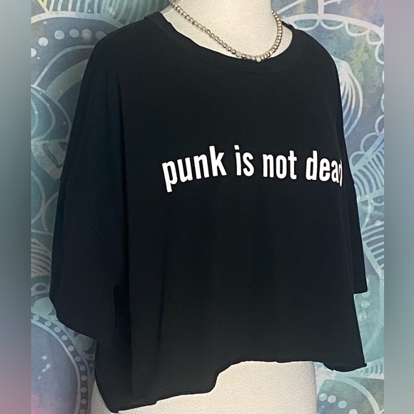 Punk is not Dead short sleeve black white letters cropped t-shit stretch 2 XL - Picture 2 of 5